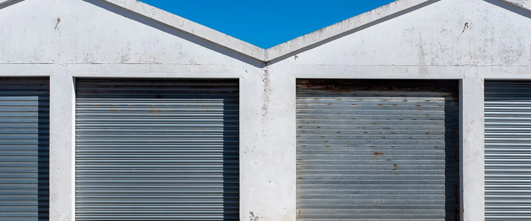 Twin-gable shed with large roller doors